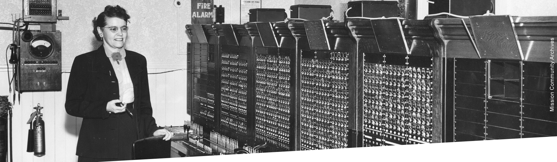 0025-195301-SS89004-AN004-1953-01-04-Old-Swtichboards